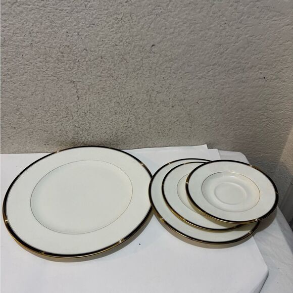 Vintage Mikasa Bone China "Academy" dinner , salad , appetizer Made In Japan. - Picture 14 of 14
